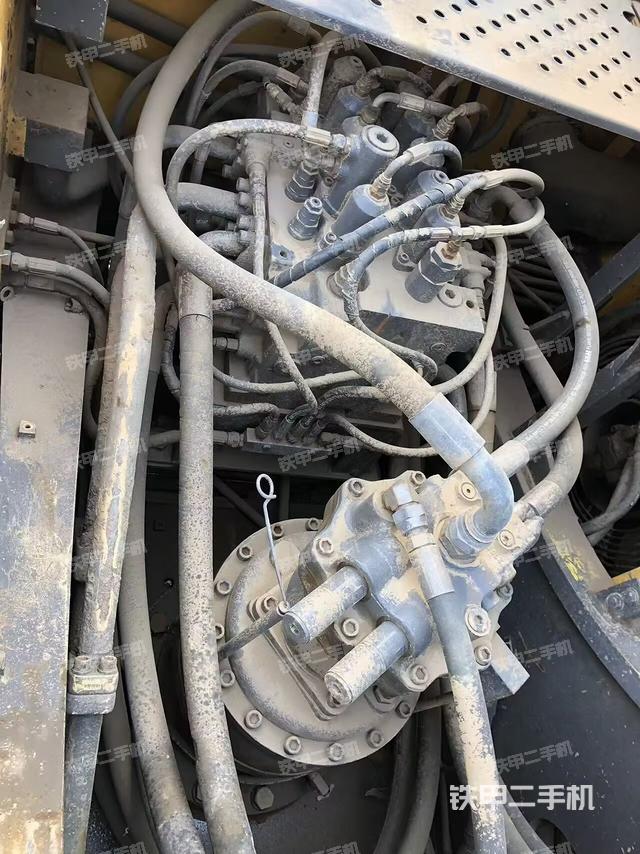 回轉(zhuǎn)馬達和主控閥（整機外觀）