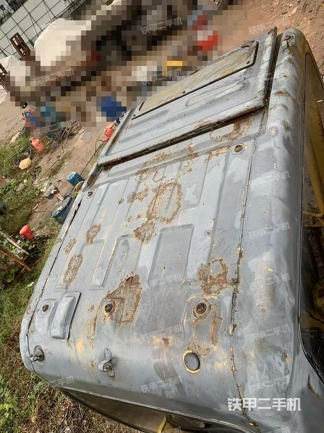 驾驶室顶部（整机外观）