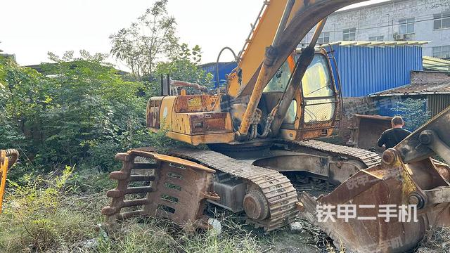 驾驶室顶部（整机外观）