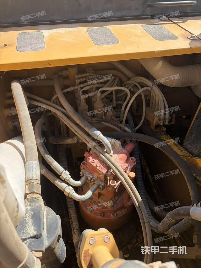 回轉(zhuǎn)馬達(dá)和主控閥（整機外觀）