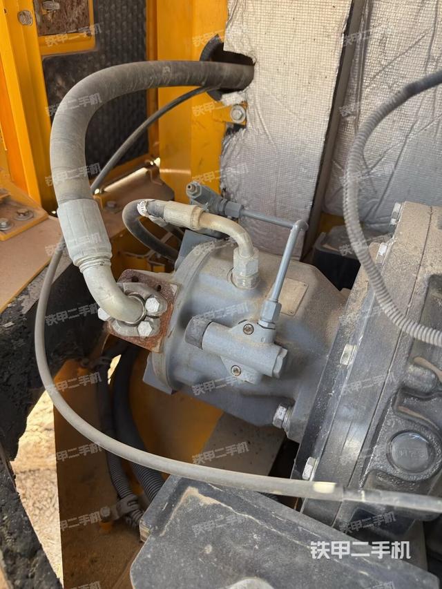 液壓泵艙室正面整體（整機(jī)外觀）