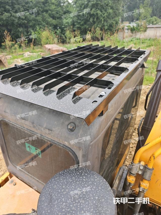 驾驶室顶部（整机外观）