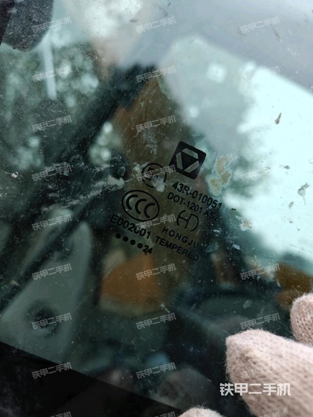 后窗玻璃角標（駕駛室部分）