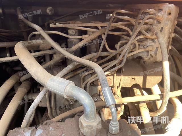 回轉(zhuǎn)馬達(dá)和主控閥（整機(jī)外觀）