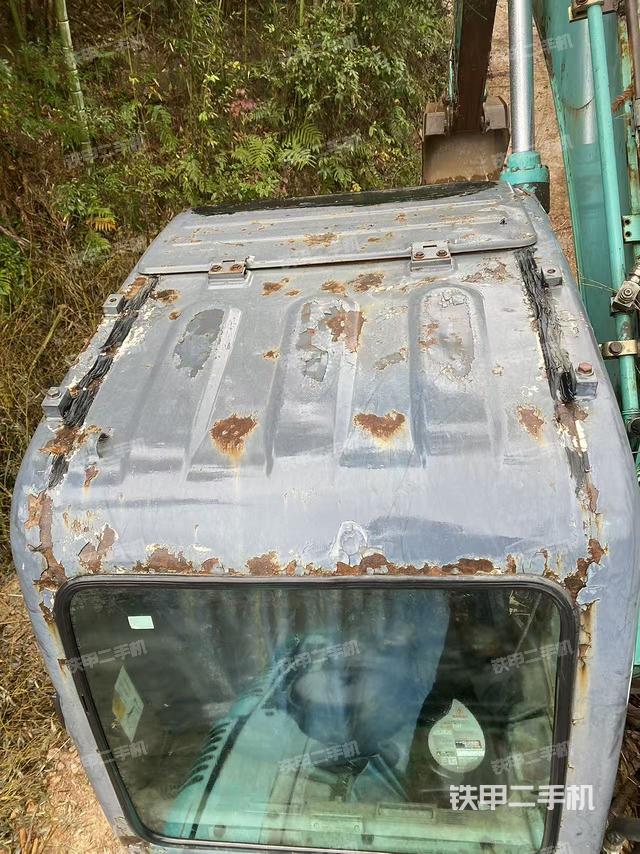 驾驶室顶部（整机外观）