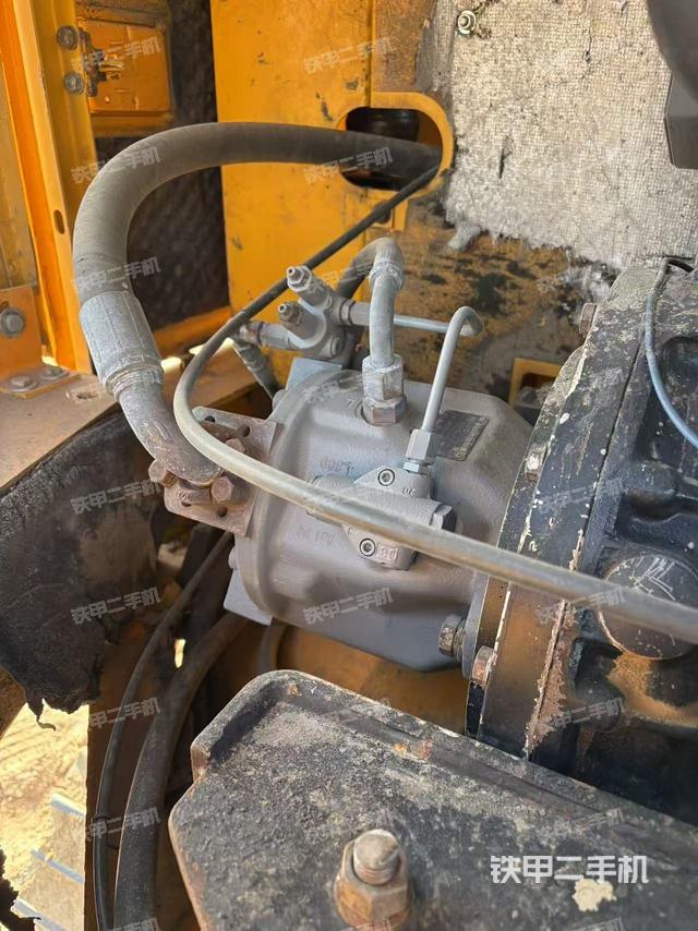 液壓泵艙室正面整體（整機(jī)外觀）