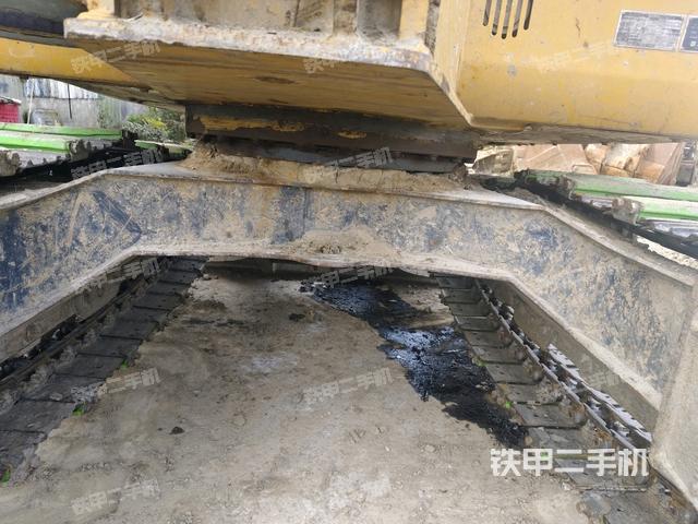 轉(zhuǎn)盤和下車架正前（工作和回轉(zhuǎn)裝置）