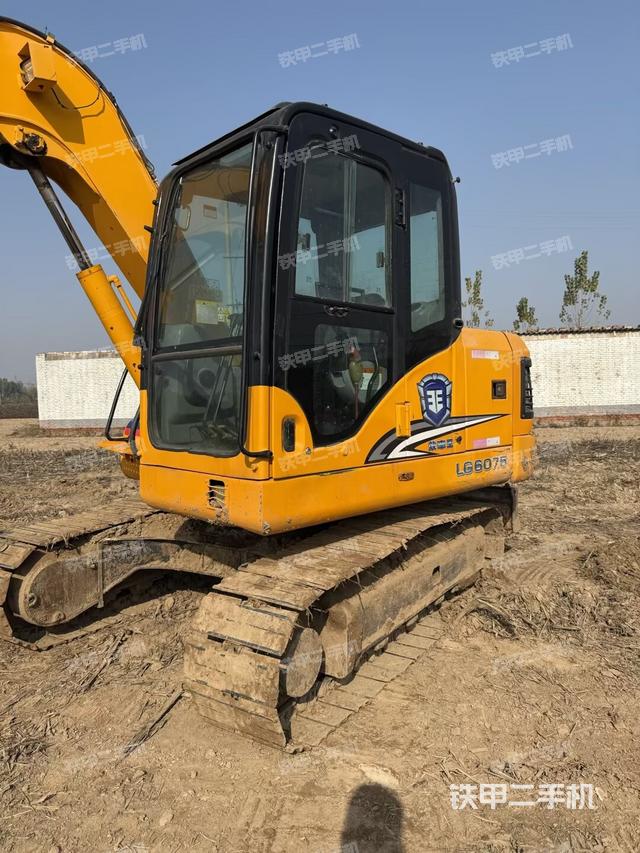 駕駛室整體（整機(jī)外觀）