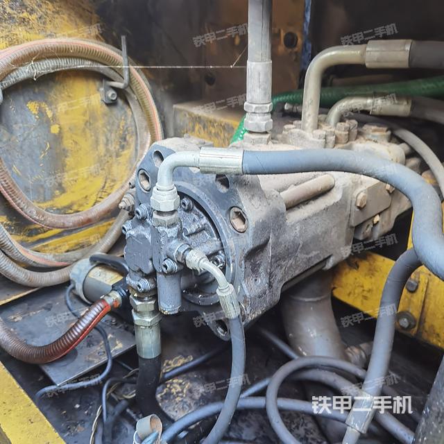 液壓泵艙室正面整體（整機(jī)外觀）
