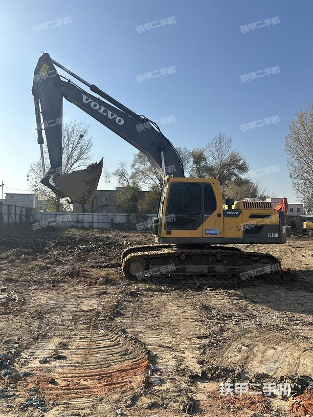 沃爾沃EC210D挖掘機