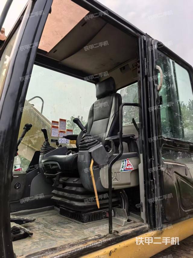 駕駛室整體（整機(jī)外觀(guān)）