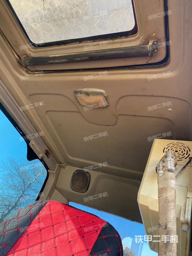 駕駛室頂部（整機(jī)外觀）