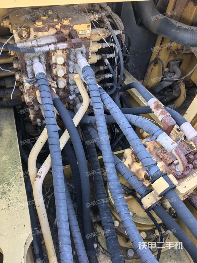 回轉(zhuǎn)馬達和主控閥（整機外觀）