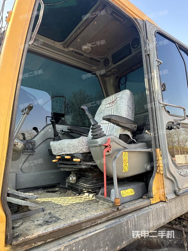 駕駛室整體（整機外觀）