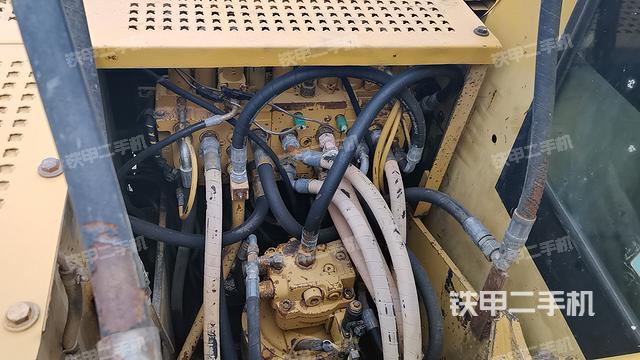 回转马达和主控阀（整机外观）