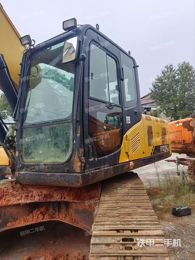 駕駛室整體（整機外觀）