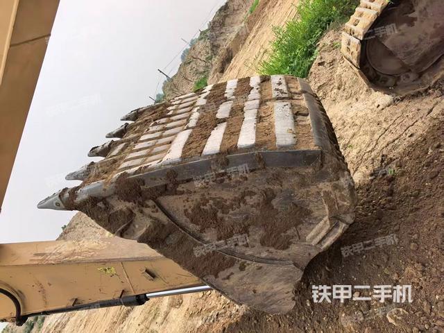 液壓泵艙室正面整體（整機(jī)外觀(guān)）