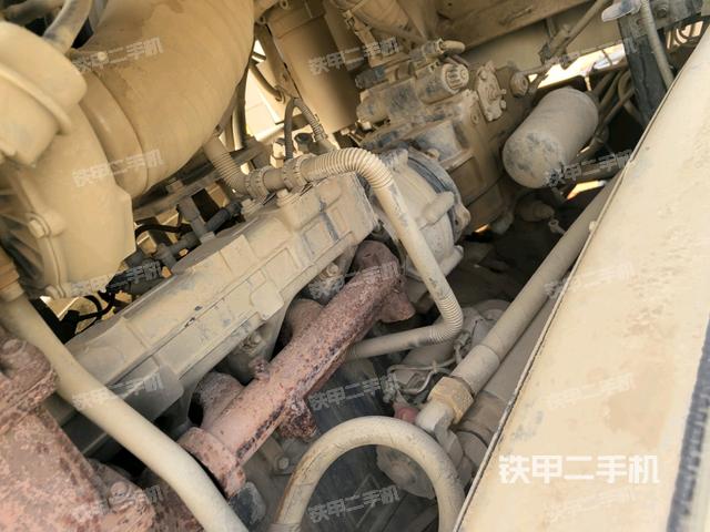 发动机左侧全景（压路机发动机舱）