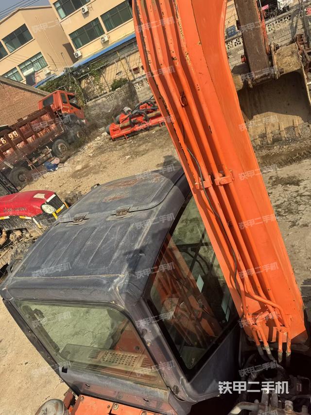 驾驶室顶部（整机外观）