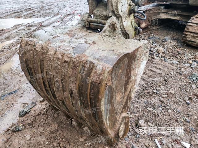 小臂整体左后（工作和回转装置）