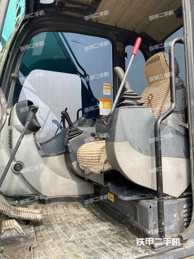 駕駛室整體（整機外觀）