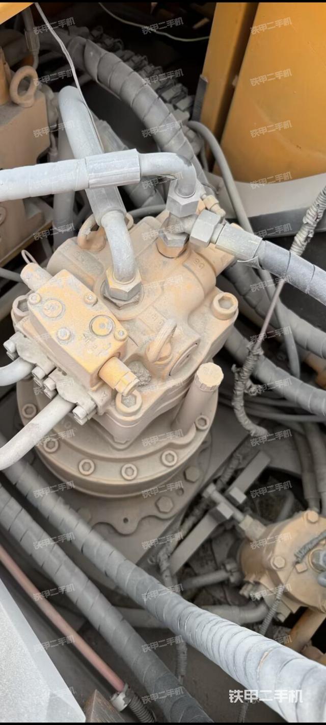 回转马达和主控阀（整机外观）