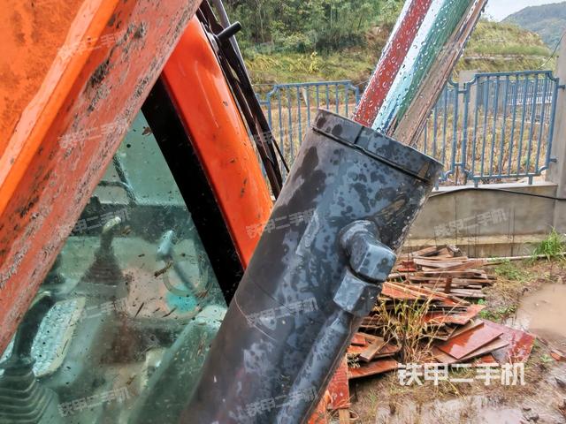 大臂背部俯视（工作和回转装置）