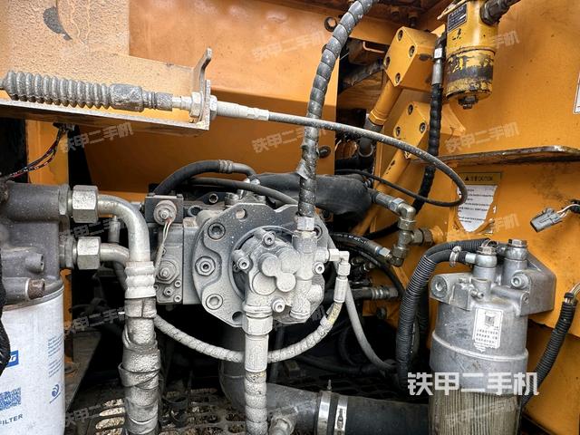 液壓泵艙室正面整體（整機(jī)外觀）