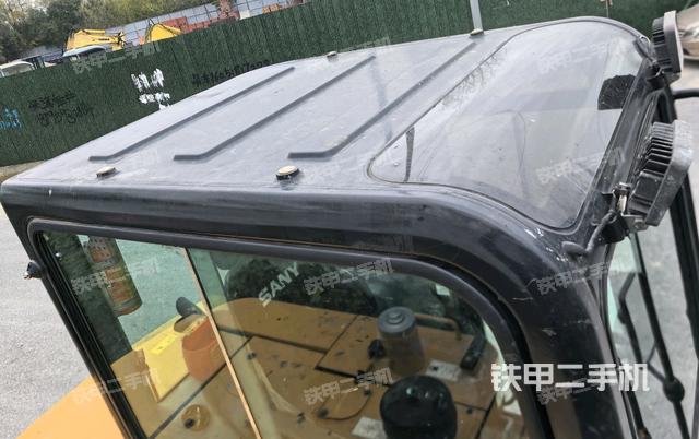 驾驶室顶部（整机外观）