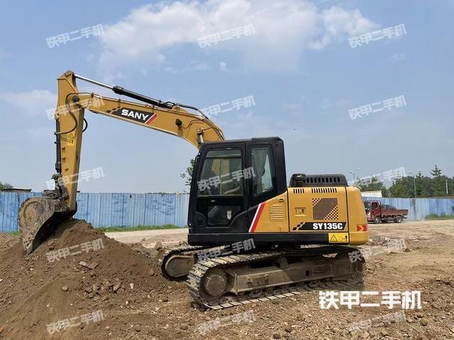 三一重工SY135C挖掘機(jī)