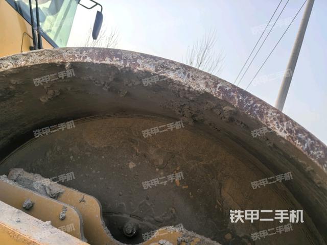 前车架正右侧（压路机前后车架）