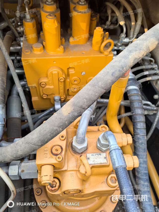 回转马达和主控阀（整机外观）