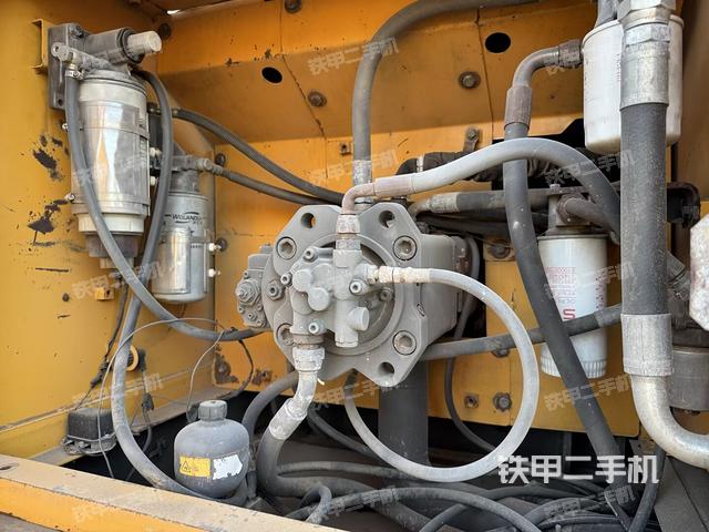 液壓泵艙室正面整體（整機(jī)外觀）