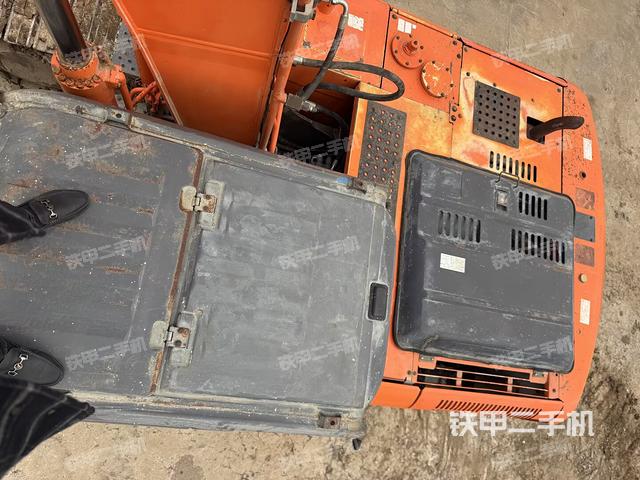 驾驶室顶部（整机外观）