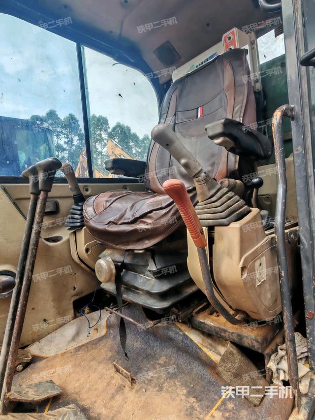 驾驶室整体（整机外观）