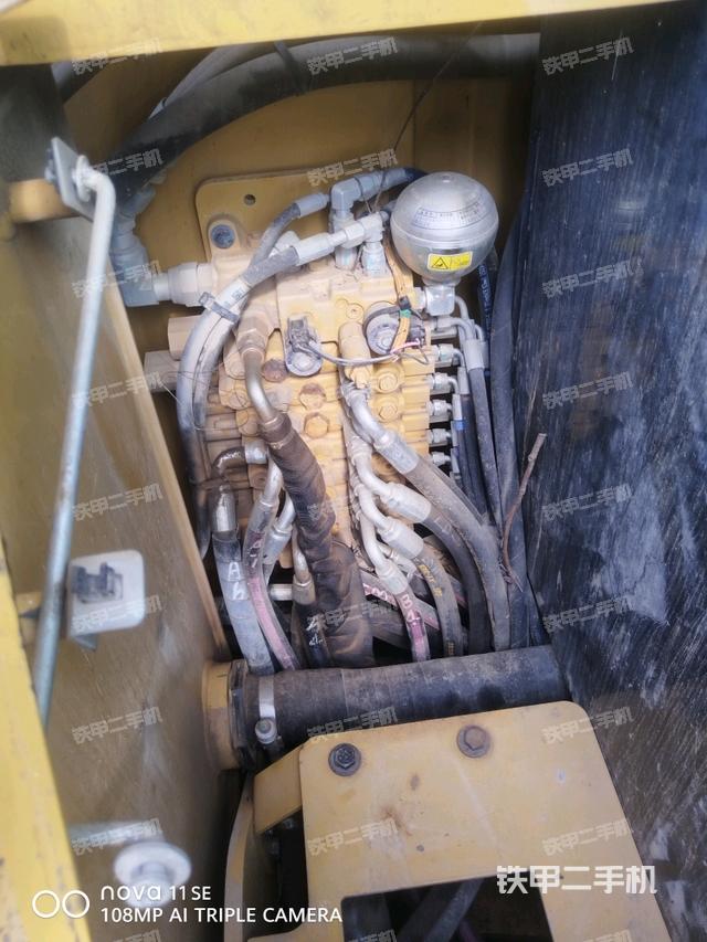 回转马达和主控阀（整机外观）