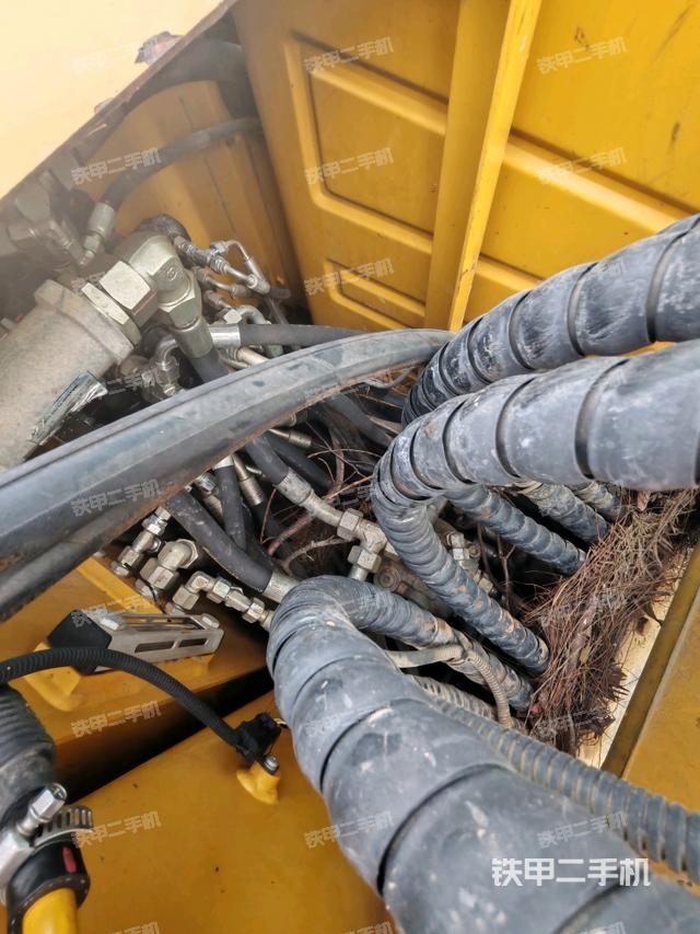 回转马达和主控阀（整机外观）