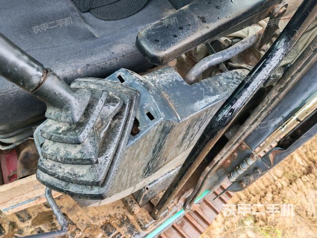 座椅左侧控制台/音响/含左手柄（驾驶室部分）