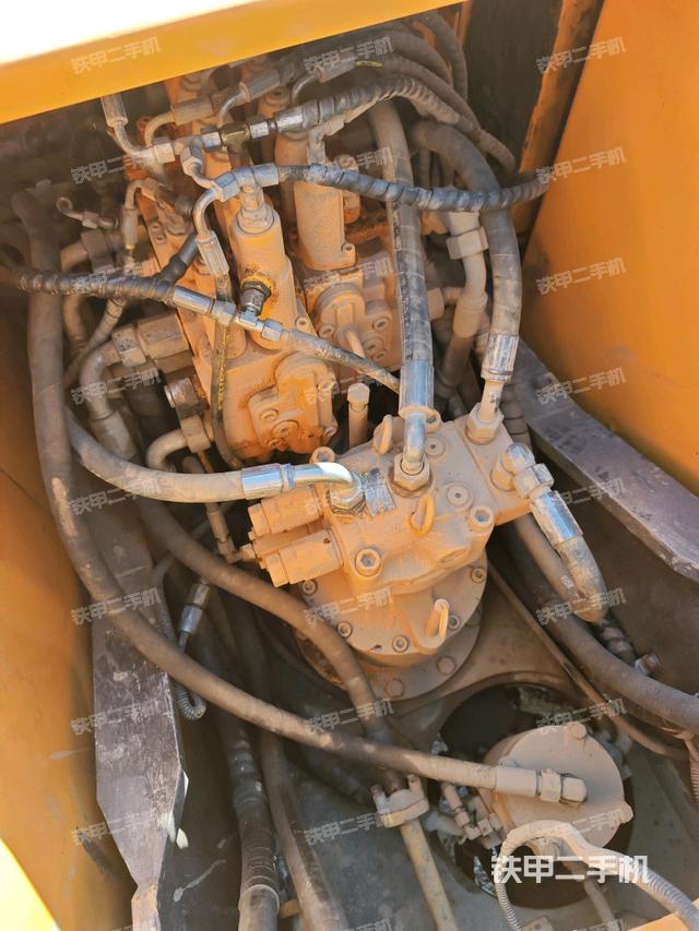 回轉馬達和主控閥（整機外觀）