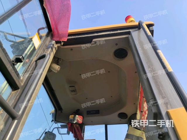 右侧正面照（压路机驾驶室）