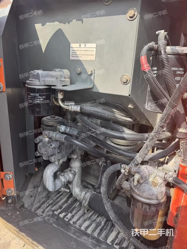 液壓泵艙室正面整體（整機(jī)外觀）