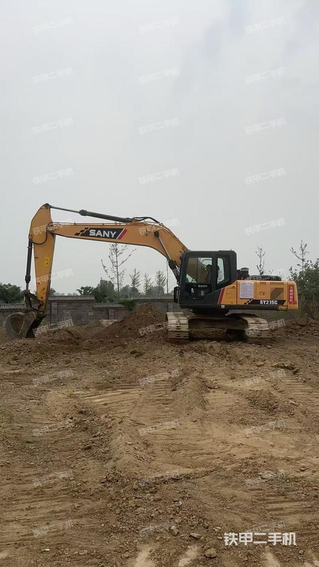 三一重工SY215C挖掘機(jī)