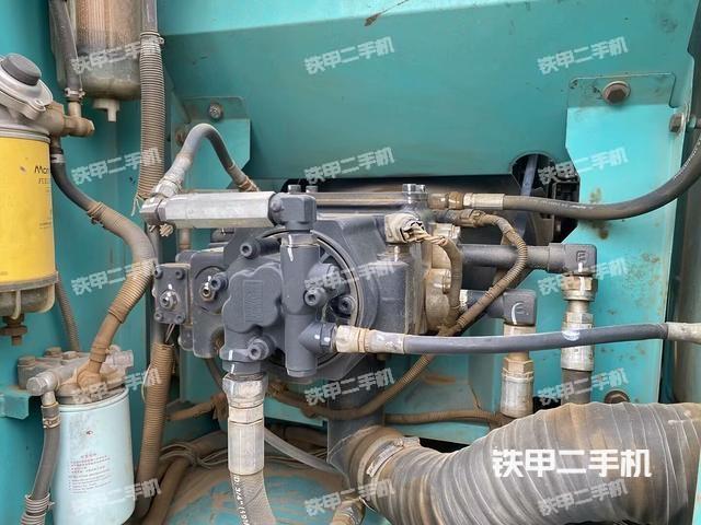 液壓泵艙室正面整體（整機外觀）