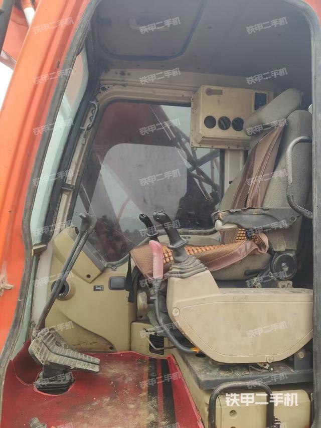 駕駛室整體（整機外觀）