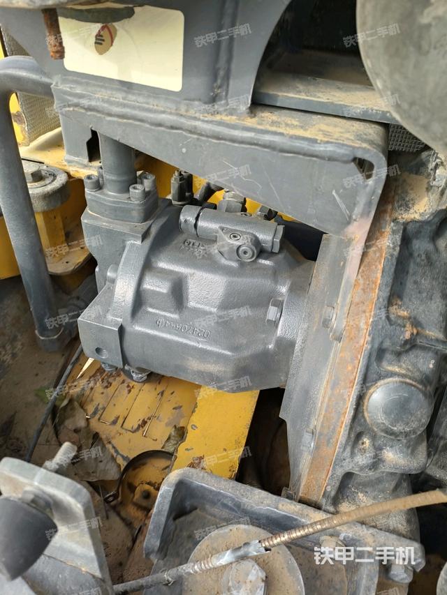 液壓泵艙室正面整體（整機(jī)外觀）