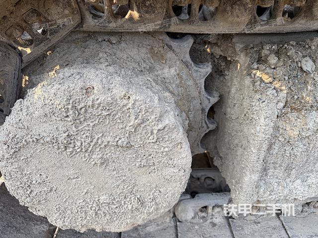 液压泵舱室正面整体（整机外观）