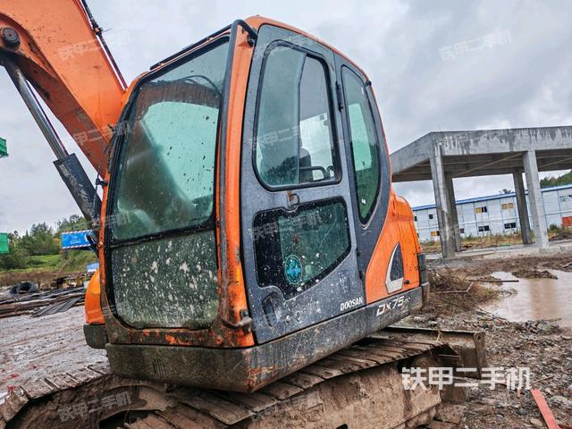 座椅左侧控制台/音响/含左手柄（驾驶室部分）