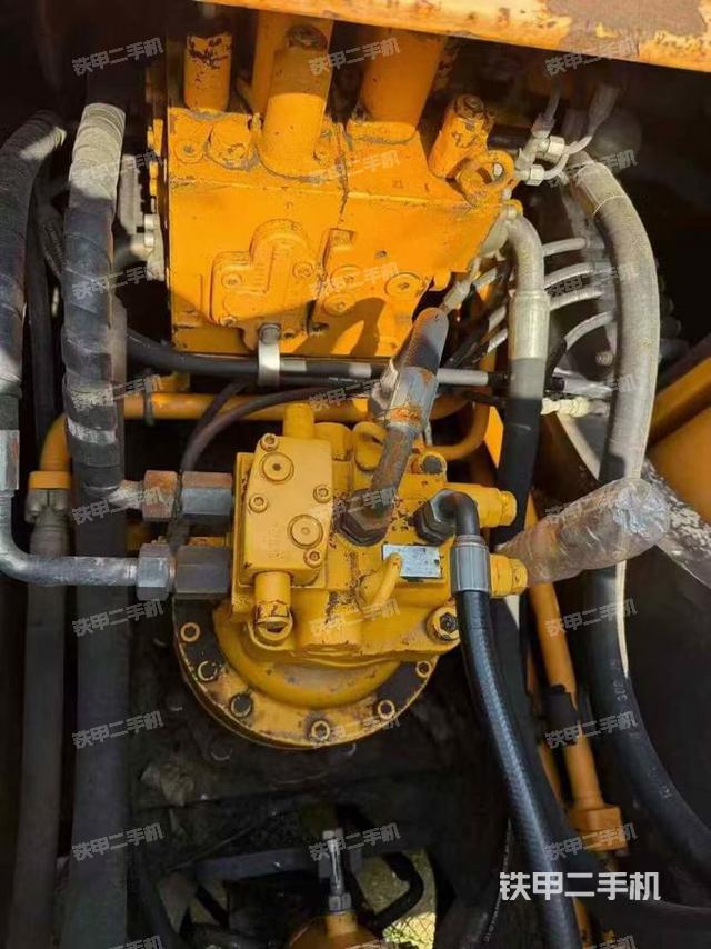 回转马达和主控阀（整机外观）