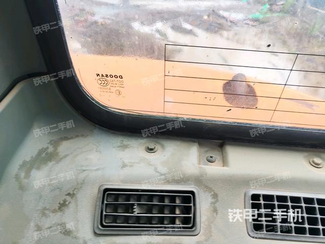 座椅右侧控制台/钥匙门/油门/含右手柄（驾驶室部分）