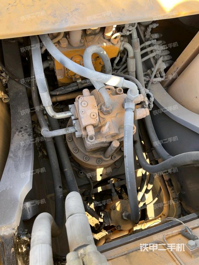 回转马达和主控阀（整机外观）